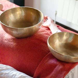 Sarveda-Singing-bowl-on-body